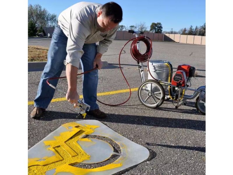 Maquina pulverizadora de pintura para trazar lineas a gasolina Titan PowrLiner 850