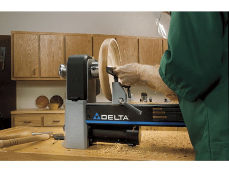 Torno de banco para madera de 12 1/2" y 1 HP de velocidad variable Delta 46-460