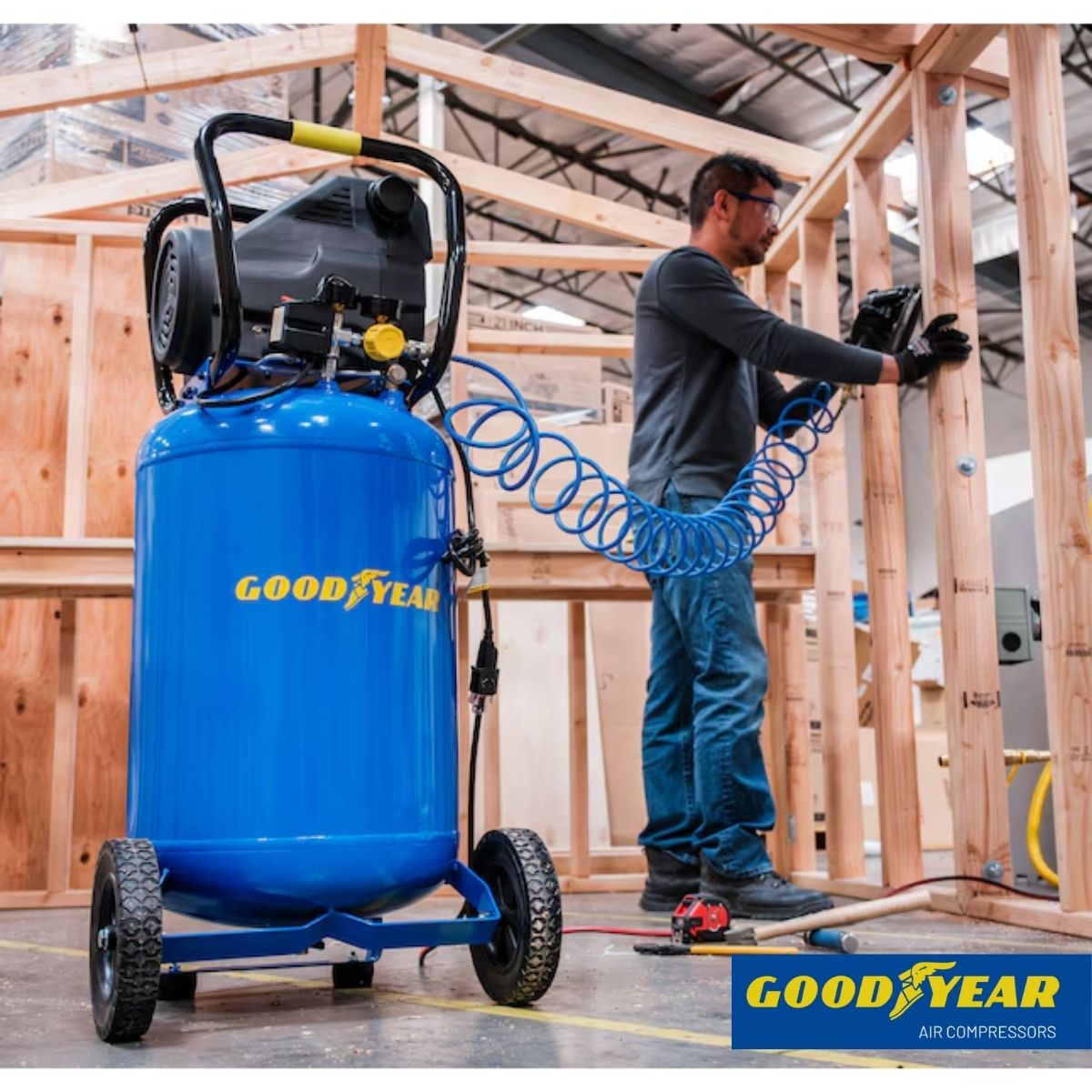 Compresor de aire vertical portatil de 20 galones y 165 psi Goodyear GYC6200S