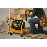 Compresor de aire portatil 2.5 Gal 200 PSI Y 1.1 Hp Dewalt DWFP55130