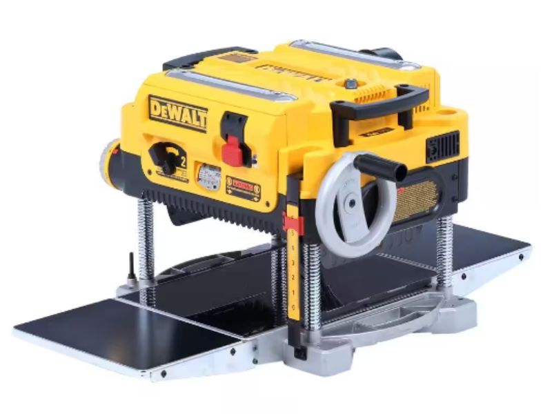 Cepillo de banco para madera de 13" con bandejas y cuchillas extras Dewalt DW735X