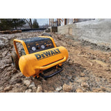 Compresor de aire eléctrico portátil horizontal de 4.5 galones y 225 PSI Dewalt  D55146