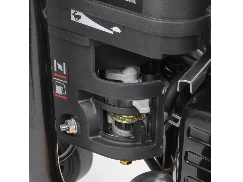 El compactador cuenta con un acelerador de control ajustable, manubrios acolchados, tubo de drenaje de aceite de motor y juego de ruedas adjunto para facilitar el transporte