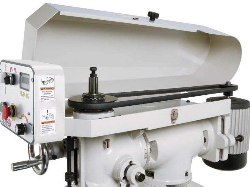 La transmisión invierte y modula la potencia para brindarle cambios de velocidad suaves con un par robusto. ¡No hay necesidad de trifásico aquí, amigos!