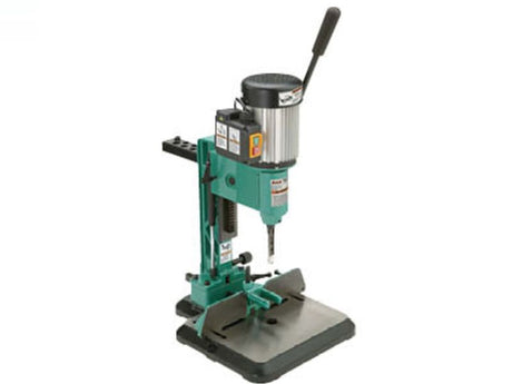 La máquina mortajadora de sobremesa G0645 de 1/2 HP fue premiada como Mejor valor por la revista Wood Magazine por su combinación de características que incluyen la guía de piñón y cremallera, la manija de seis posiciones y el bloque elevador que agregó un recorrido de 1-1/4 al columna.